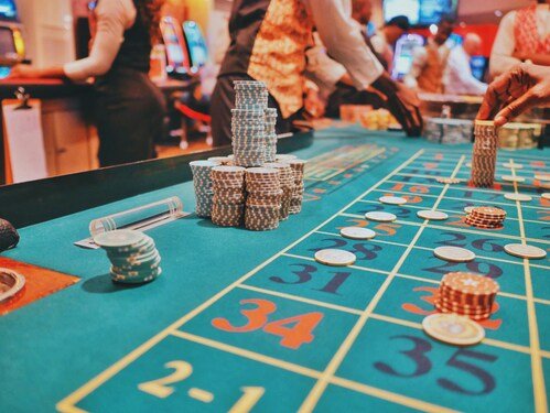 The Rise of Live Dealer Casinos: What Players Need to Know About Roostino Casino
